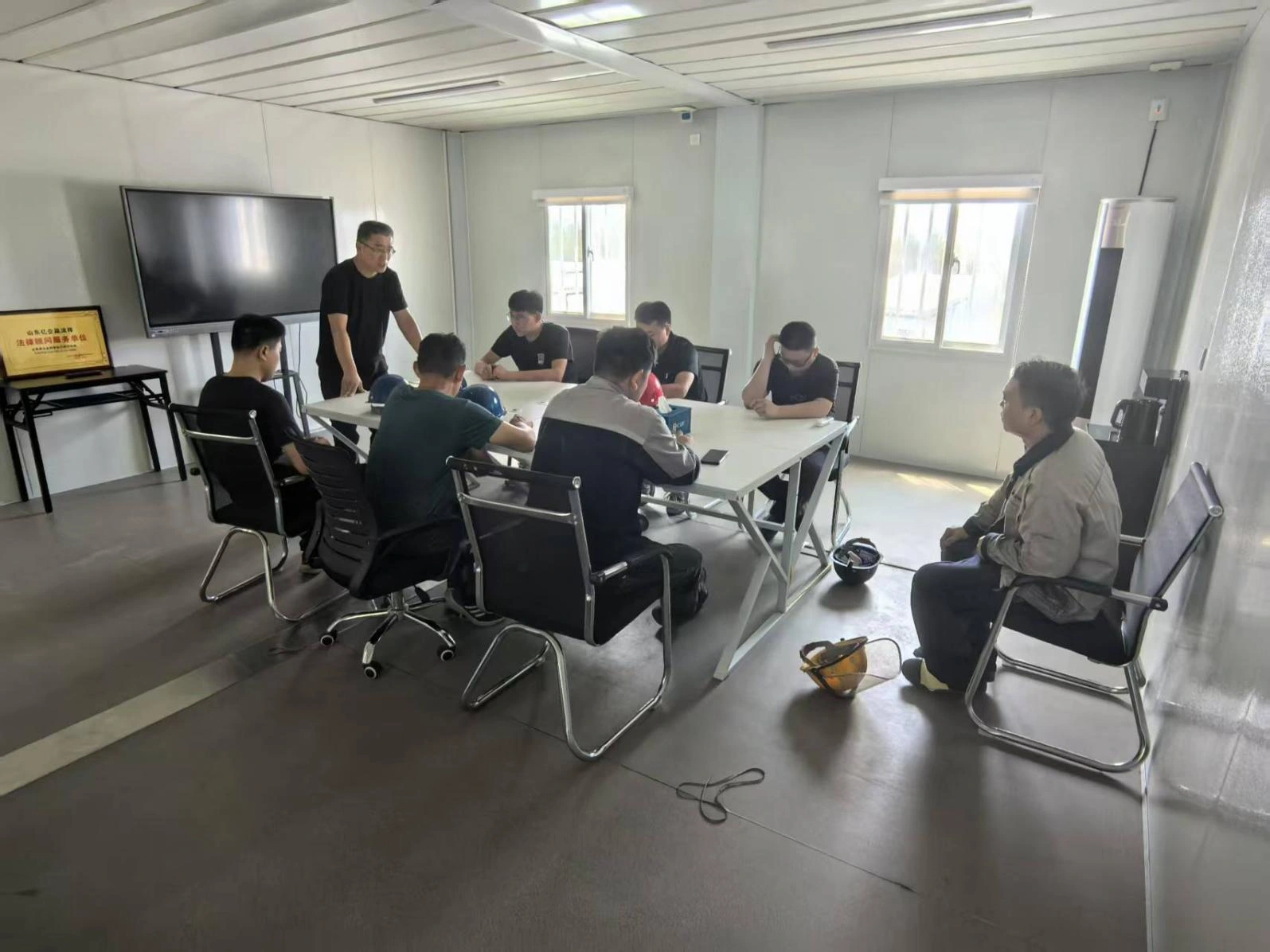 Takım liderleri için özel güvenlik eğitimi ile işyeri güvenliğinin temelini güçlendirmek